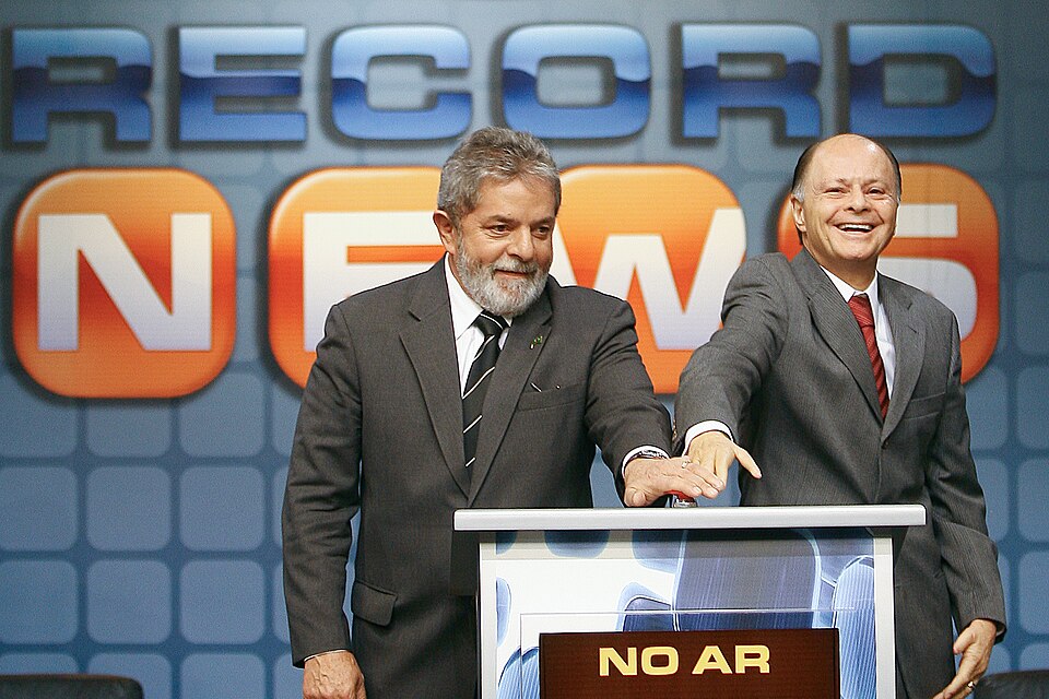 Lula e Bispo Edir Macedo apertam botão de lançamento da Record News