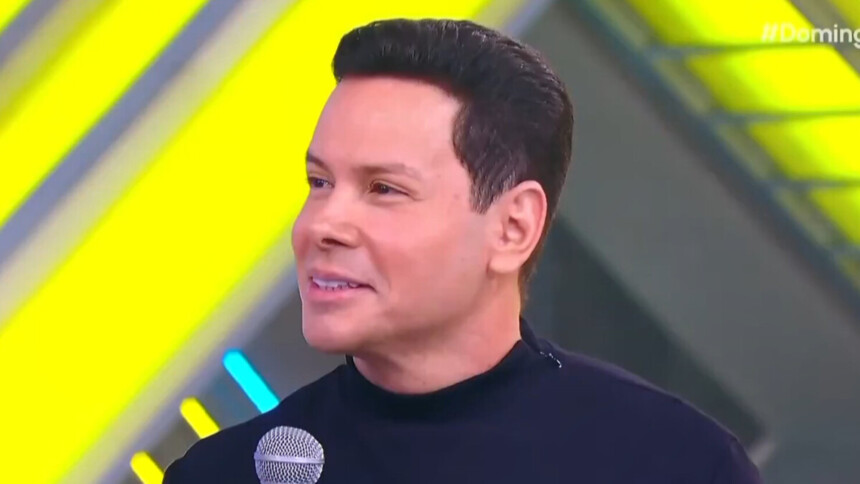 Marcão do Povo participando do Domingo Legal no estúdio para falar do Primeiro Impacto