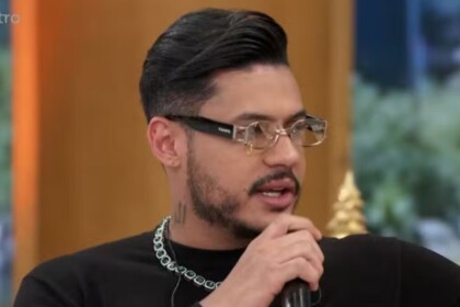 Rapper Hungria em trecho de entrevista no sofá do Encontro