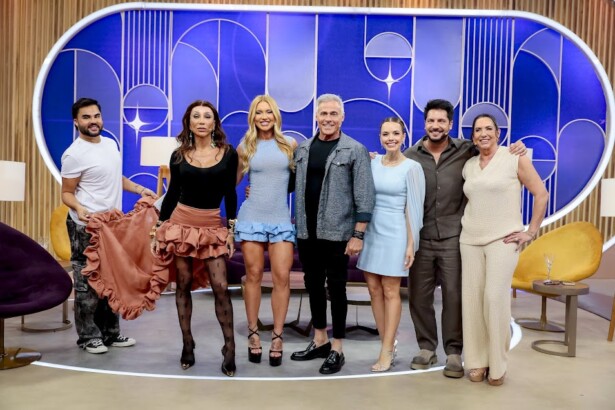 Lucas, Maya Massafera, Virginia, Oscar Magrini, Thaeme & Thiago e Margareth abraçados no palco do Sabadou