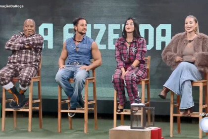 Toninho, Mesquita, Duda e Saory sentados no banquinho da Roça em A Fazenda