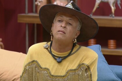 Walério com o chapéu de fazendeiro na cabeça em A Fazenda