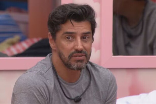 Alberto Cowboy no quarto rosa do BBB 26