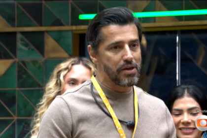 Alberto Cowboy com o colar de líder do BBB 26 no pescoço