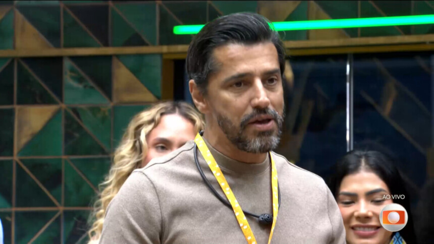 Alberto Cowboy com o colar de líder do BBB 26 no pescoço