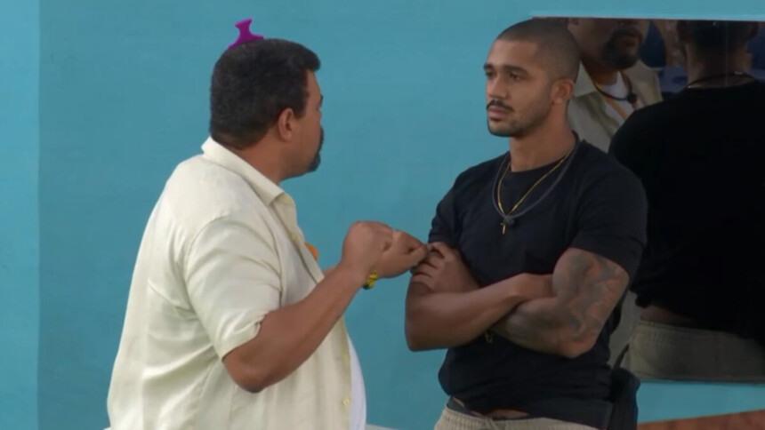 Babu Santana e Matheus em conversa na área externa do BBB 26
