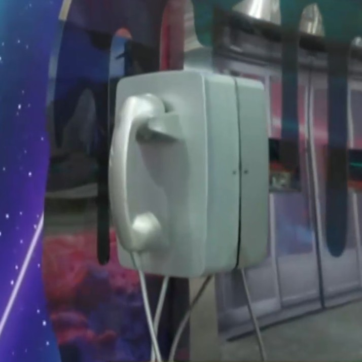 Big Fone Prateado, instalado próximo à academia