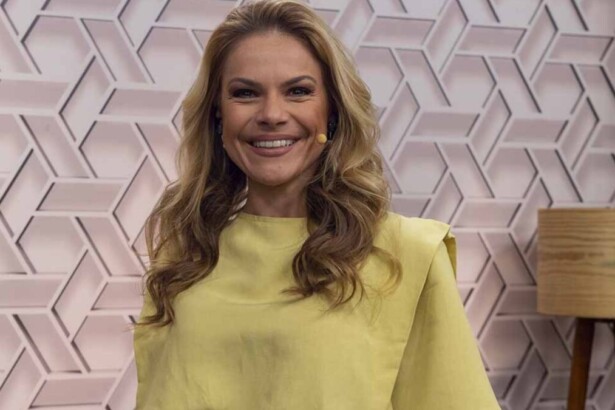 Carol Minhoto sorridente no Você Bonita