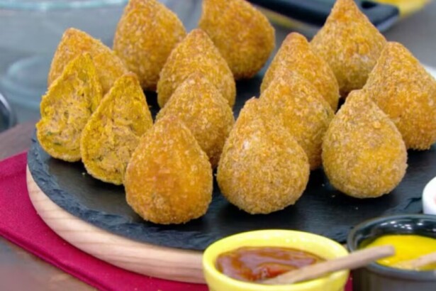 Coxinha de grão-de-bico em trecho de receita do Mais Você