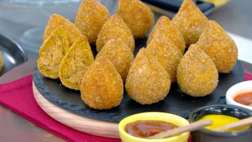 Coxinha de grão-de-bico em trecho de receita do Mais Você