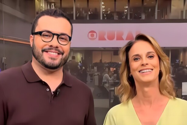 Pedro Málaga sorrir ao lado de Helen Martins na gravação da chamada do Globo Rural