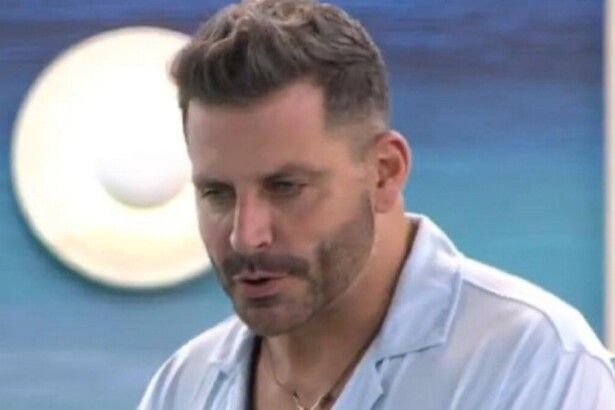 Henri Castelli na área externa do BBB 26
