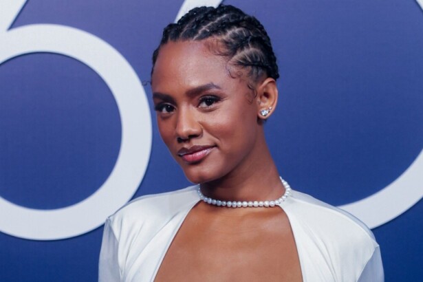 Jéssica Ellen posando no evento de 60 anos da Globo