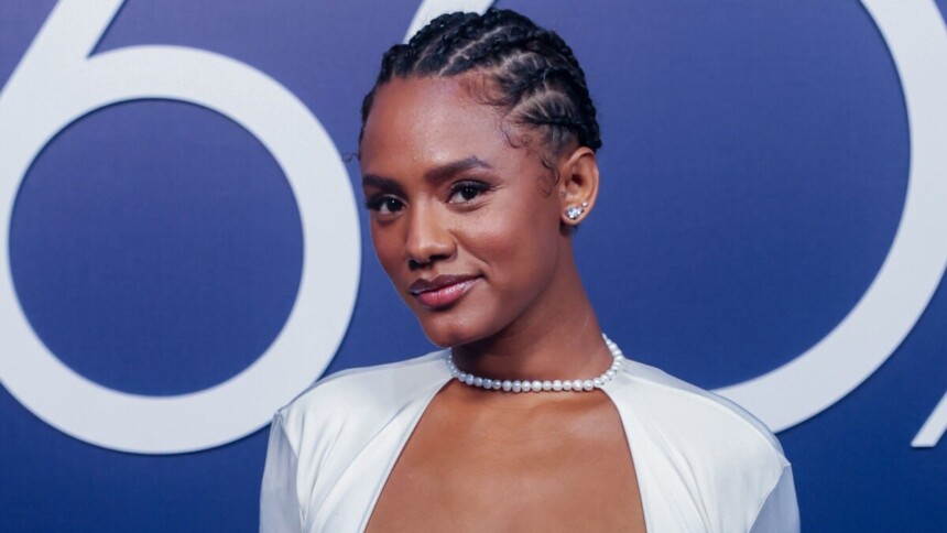 Jéssica Ellen posando no evento de 60 anos da Globo