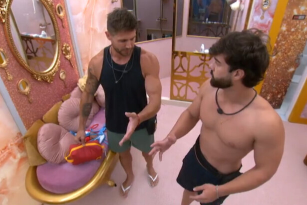 Jonas Sulzbach e Paulo Augusto em discussão no banheiro do BBB 26