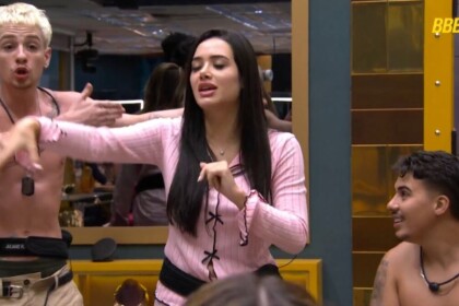 Jornada e Juliano em trecho reunião de condomínio sobre limpeza na sala do BBB 26
