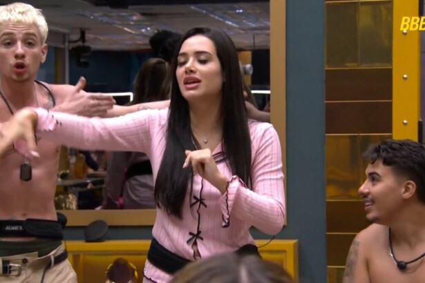 Jornada e Juliano em trecho reunião de condomínio sobre limpeza na sala do BBB 26