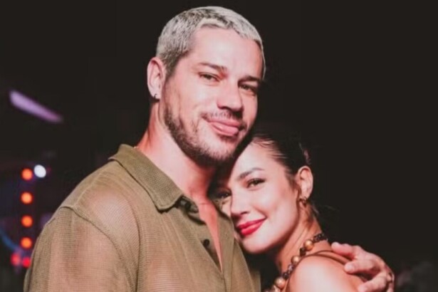 José Loreto e Fernanda Marques posando juntos e abraçados