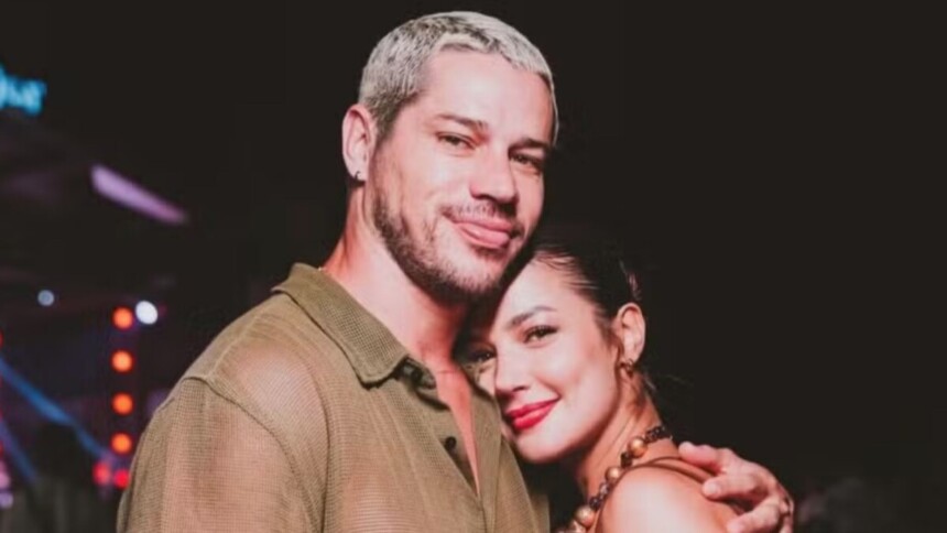 José Loreto e Fernanda Marques posando juntos e abraçados