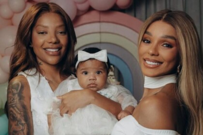 Ludmilla e Brunna Gonçalves posando com a filha Zuri no colo