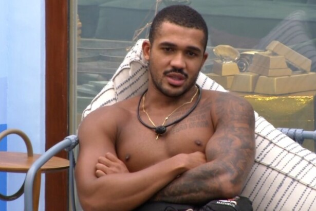 Matheus sem camisa do BBB 26