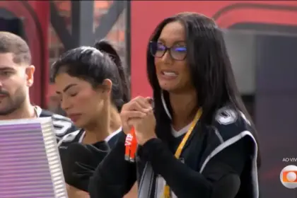 Maxiane segura pulseira VIP na divisão da Xepa e do Vip no BBB 26