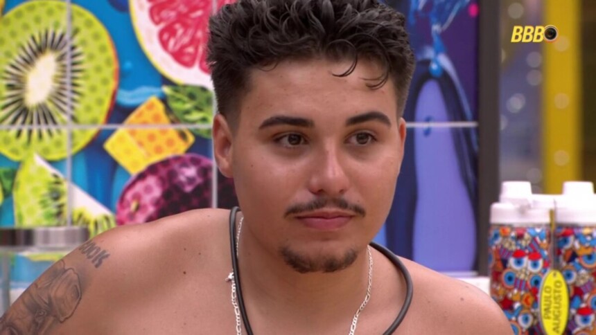 Pedro em um dos quartos do BBB 26