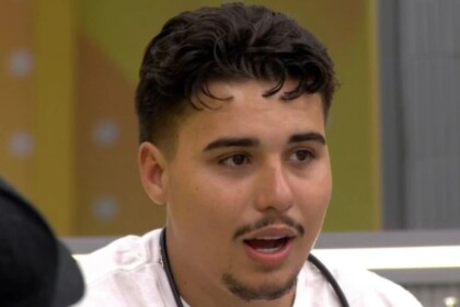 Pedro na área externa do BBB 26