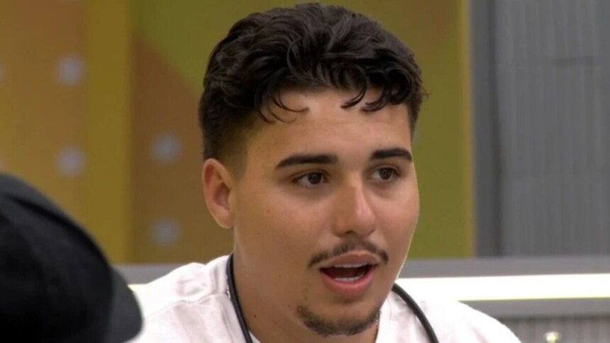 Pedro na área externa do BBB 26