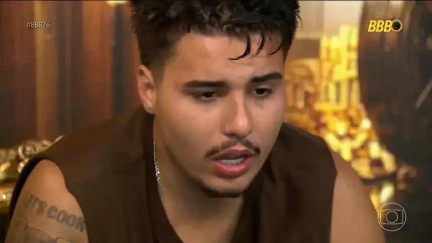 Pedro com a boca aberta no confessionário após desistir do BBB 26