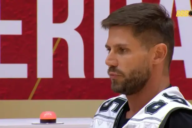 Jonas olha para o horizonte triste após desclassificação na Prova do Anjo do BB 26