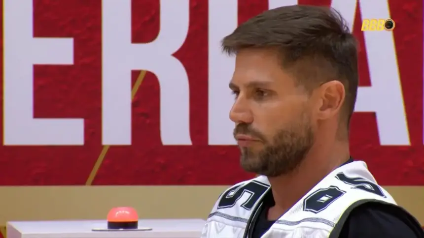Jonas olha para o horizonte triste após desclassificação na Prova do Anjo do BB 26