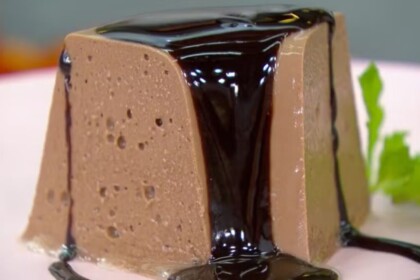 Pudim de banana e chocolate em trecho de receita do Mais Você