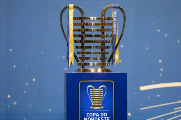 Taça da Copa do Nordeste exposta