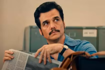Wagner Moura em trecho do filme O Agente Secreto