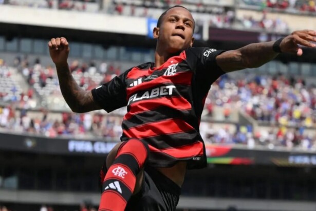 Wallace Yan comemorando gol com a camisa do Flamengo