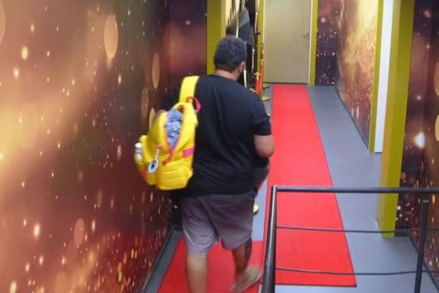 Babu no corredor do quarto do segundo andar após trocar de quarto no BBB 26