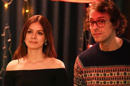 Karsu e Atilla lado a lado em cena de Coração de Mãe, novela turca da RECORD