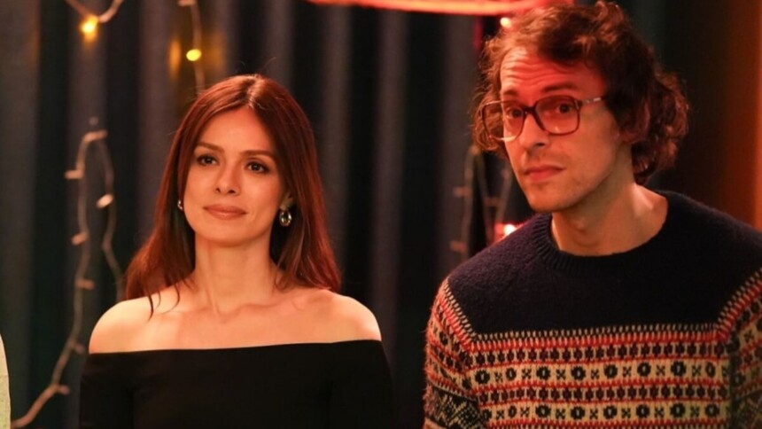Karsu e Atilla lado a lado em cena de Coração de Mãe, novela turca da RECORD