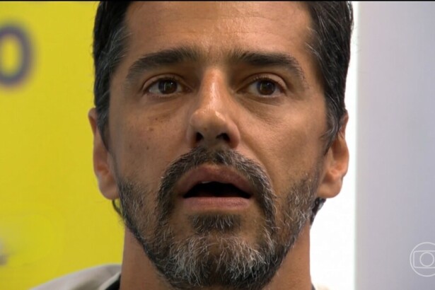 Alberto Cowboy com a boca aberta na sala da informação privilegiada do BBB 26
