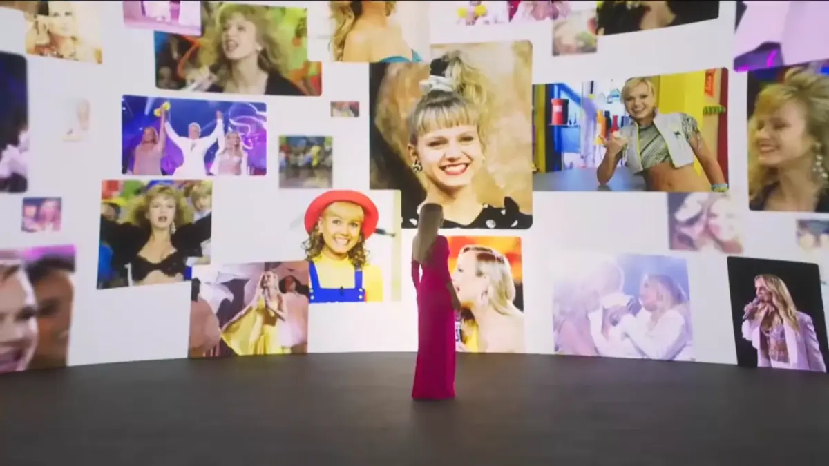 Eliana olha para o telão