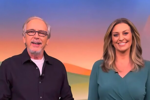 Nélson Araújo e Cristina Vieira lado a lado sorrindo no cenário do Globo Rural