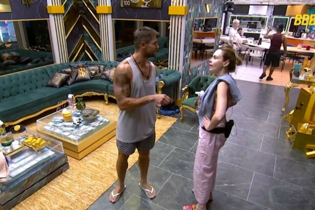 Jonas e Ana Paula em discussão na sala do BBB 26