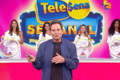 Luis Ricardo segura bilhete da Tele Sena Semanal rosa na edição 91