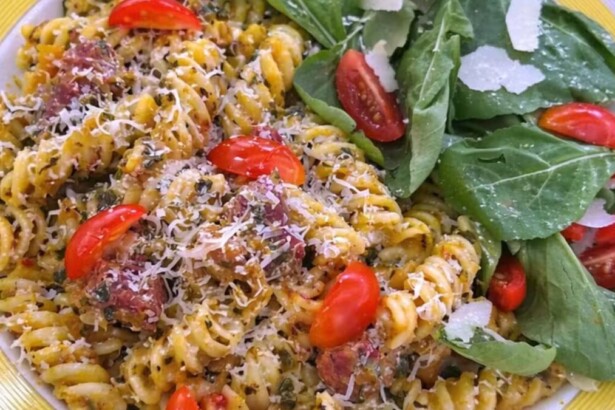 Macarrão cremoso com carne-seca e abóbora em trecho de Receita do Mais Você