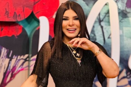 Mara Maravilha sorridente em foto posada