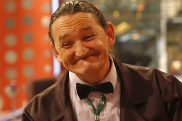 Marquito sorrindo em trecho do Programa do Ratinho