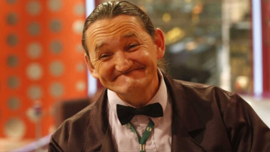 Marquito sorrindo em trecho do Programa do Ratinho