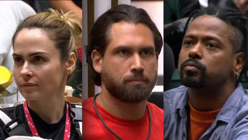 Ana Paula Renault, Brigido e Leandro sentados na sala do BBB 26 olham com semblante sério para Tadeu Schmidt