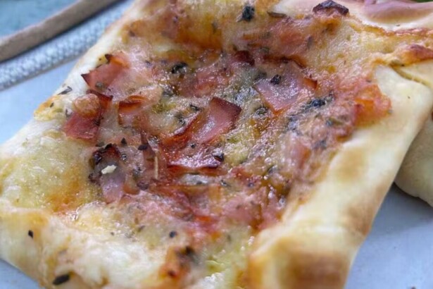 Pizza de Massa de Pastel na Air Fryer em trecho de receita do Mais Você